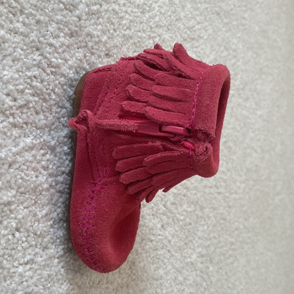 Authentic Minnetonka moccasin size 2 - Picture 3 of 4